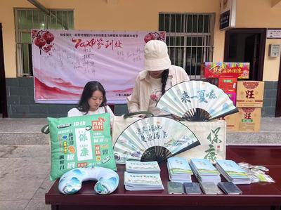 保康夏夜譜新篇 一場(chǎng)“村晚”里的鄉(xiāng)土文藝創(chuàng)作與鄉(xiāng)村振興交響